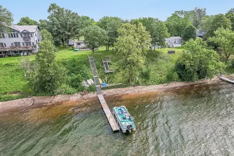 42322 240th St, Henning, MN 56551