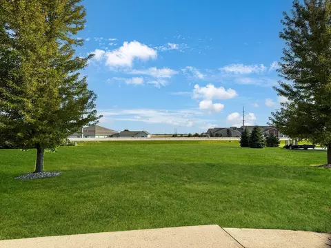 Exterior - 1132 David Dr, Marshall, MN 56258 photo 4 of 6