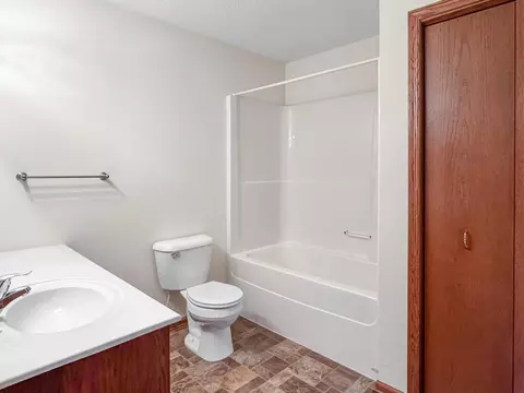 Bath - 1132 David Dr, Marshall, MN 56258 photo 2 of 3
