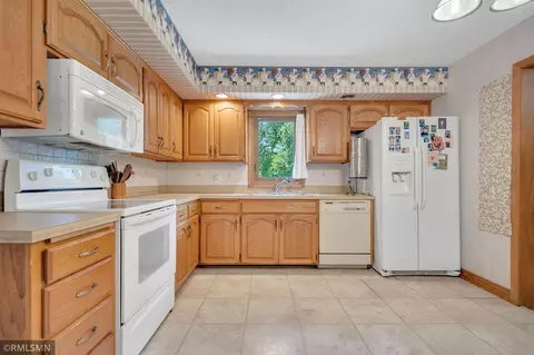 Kitchen - 2102 Jade Ln, Eagan, MN 55122 photo 3 of 3