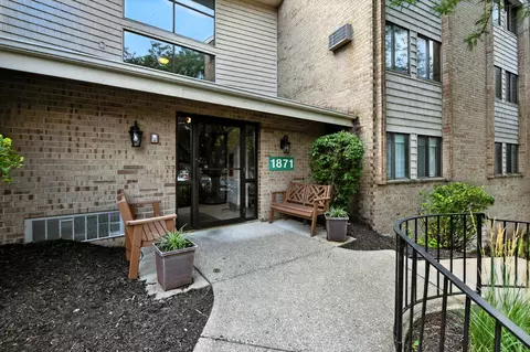 1871 Silver Bell Rd #317, Eagan, MN 55122