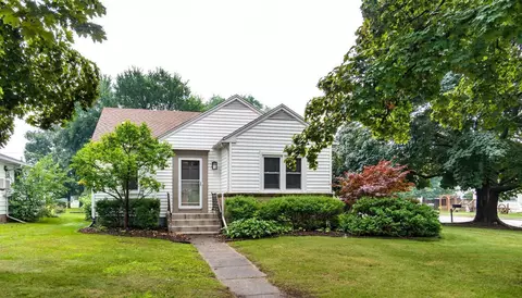 302 N Walnut St, La Crescent, MN 55947