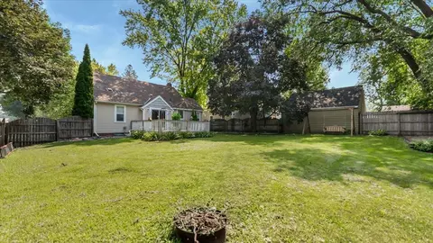 Exterior - 1102 3rd St SW, Willmar, MN 56201 photo 8 of 10