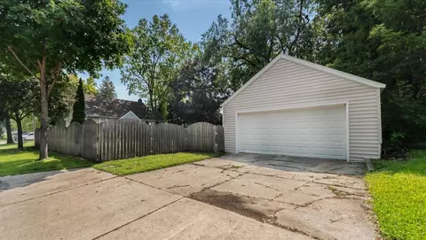 Exterior - 1102 3rd St SW, Willmar, MN 56201 photo 10 of 10