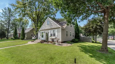 1102 3rd St SW, Willmar, MN 56201