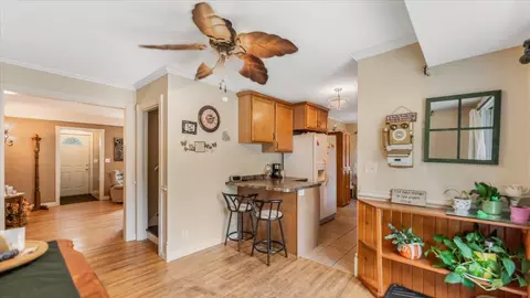 Entry Way - 1102 3rd St SW, Willmar, MN 56201 photo 4 of 7