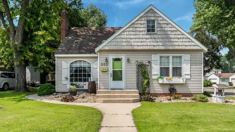 Exterior - 1102 3rd St SW, Willmar, MN 56201 photo 1 of 10