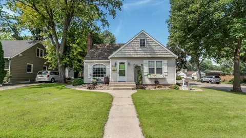 Exterior - 1102 3rd St SW, Willmar, MN 56201 photo 2 of 10