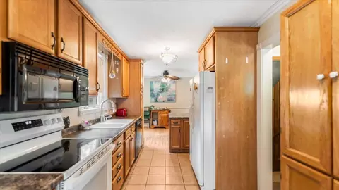 Entry Way - 1102 3rd St SW, Willmar, MN 56201 photo 5 of 7