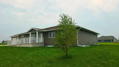 Exterior - 1400 Cheryl Ave, Marshall, MN 56258 photo 3 of 4