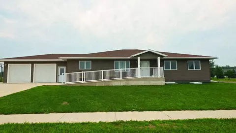 Exterior - 1400 Cheryl Ave, Marshall, MN 56258 photo 2 of 4