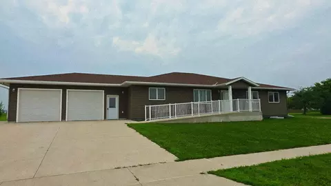 1400 Cheryl Ave, Marshall, MN 56258