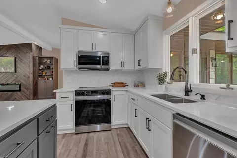 Kitchen - 1455 25th St SE, Saint Cloud, MN 56304 photo 5 of 6
