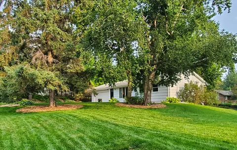 7821 W 86th St W, Bloomington, MN 55438