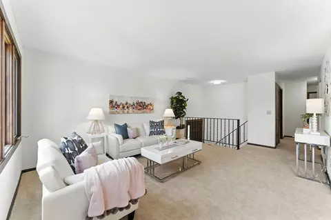 1635 W 140th St, Burnsville, MN 55337