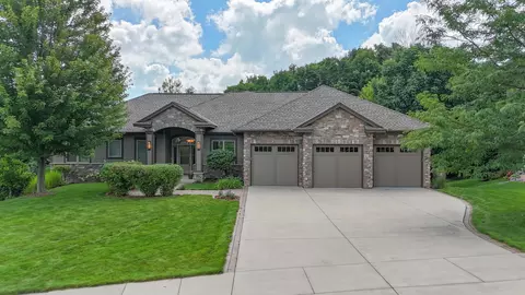 8777 Stonefield Ln, Chanhassen, MN 55317