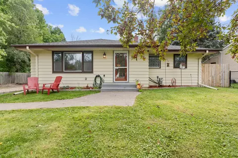 1496 Laurie Rd E, Maplewood, MN 55109