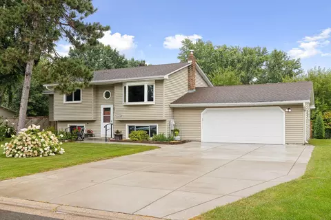 4592 Carolyn Ln, White Bear Lake, MN 55110