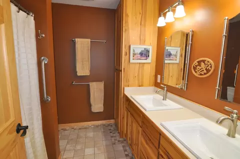 Bath - 4069 Long Beach Dr NW, Hackensack, MN 56452 photo 2 of 2
