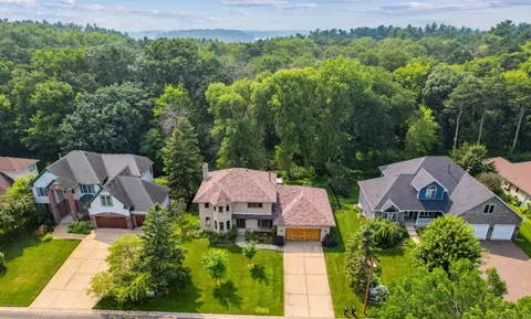 3693 Oak Creek Dr W, Vadnais Heights, MN 55127