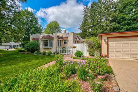 835 Oak Knoll Ave, River Falls, WI 54022