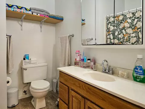 Bath - 344 6th Ave S, Fargo, ND 58103 photo 1 of 3