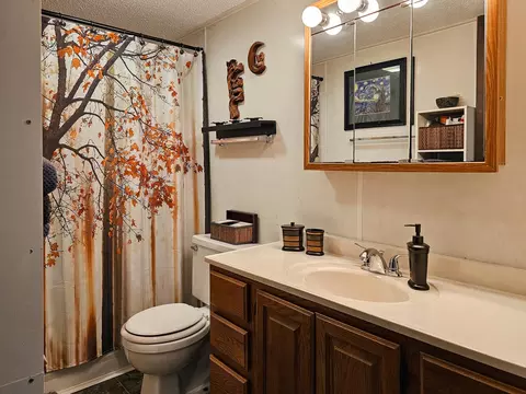 Bath - 344 6th Ave S, Fargo, ND 58103 photo 3 of 3