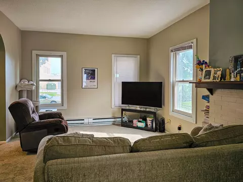 Living - 344 6th Ave S, Fargo, ND 58103 photo 2 of 7