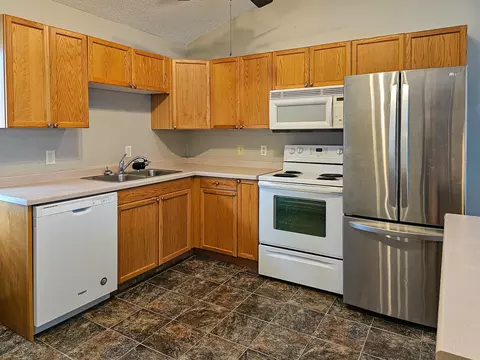 Kitchen - 344 6th Ave S, Fargo, ND 58103 photo 4 of 6