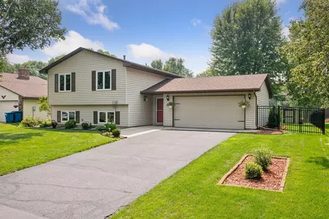 7417 W 100th St, Bloomington, MN 55438