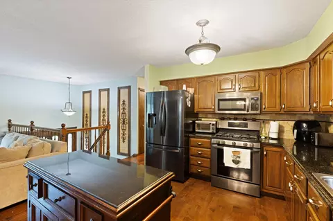1696 Walnut Ct, Eagan, MN 55122 photo 17