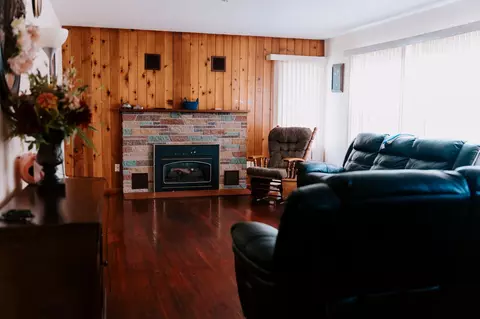 Living - 209 Oregon Ave, Morris, MN 56267 photo 1 of 2