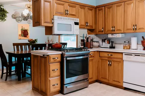 Kitchen - 209 Oregon Ave, Morris, MN 56267 photo 2 of 3