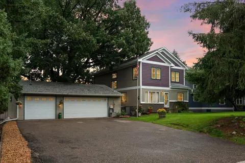 1608 E Shore Dr, Saint Paul, MN 55106