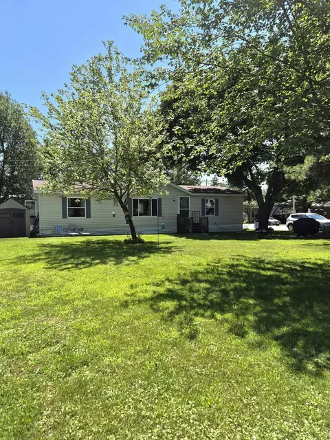 4002 Flamingo Dr NE, Ham Lake, MN 55304