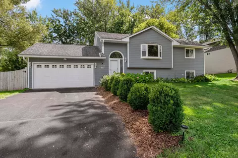 1050 Lantern Ln, Lino Lakes, MN 55014
