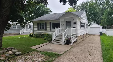 125 E St, Marshall, MN 56258