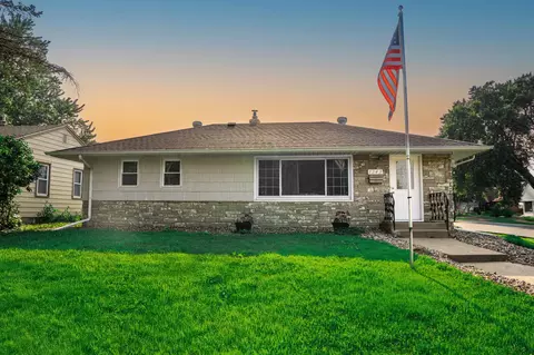 1243 Oakdale Ave, West Saint Paul, MN 55118