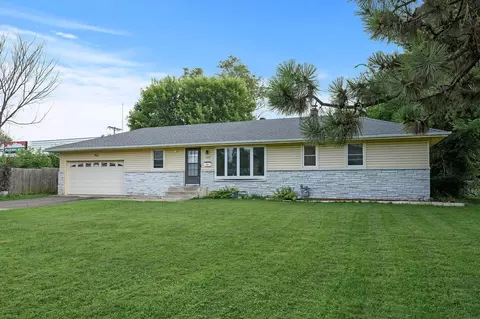 1116 Roselawn Ave W, Roseville, MN 55113
