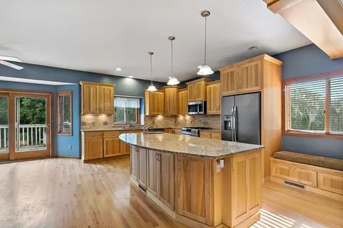 3960 Versailles Ct, Eagan, MN 55123