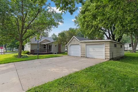 352 2nd St, Gaylord, MN 55334