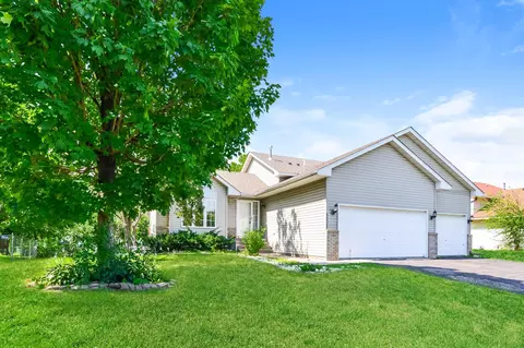 5203 Kings Xing N, Brooklyn Park, MN 55443