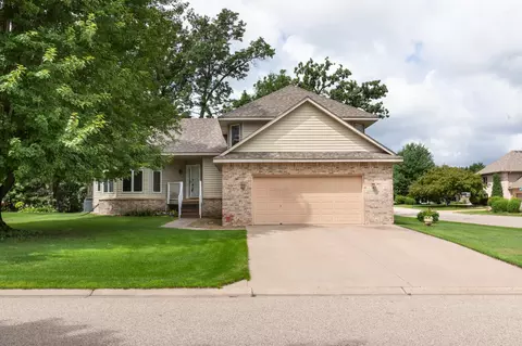 2232 Homestead Ave N, Oakdale, MN 55128