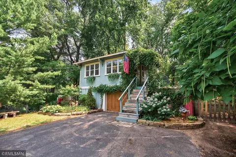 186 Dartmoor Rd, Mahtomedi, MN 55115