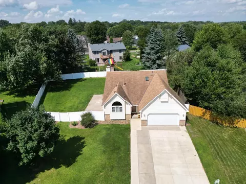 1438 Corral Ln, Woodbury, MN 55125