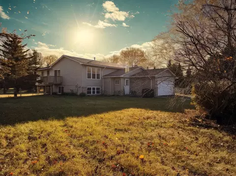 4921 Evergreen Ct, North Branch, MN 55056