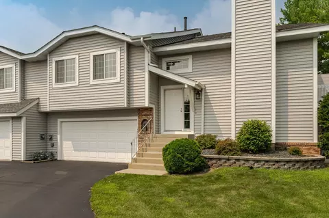 2822 Riverwood Ln NW, Rochester, MN 55901