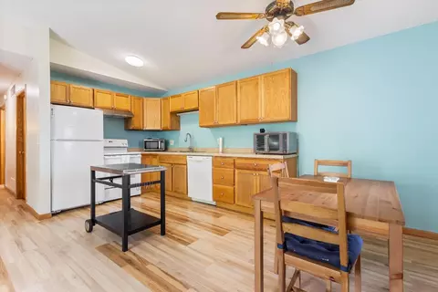 Kitchen - 4488 Cinnamon Ridge Trl #B, Eagan, MN 55122 photo 2 of 3