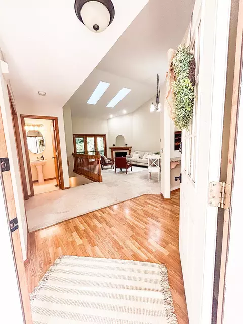 3408 Eagan Oaks Ct, Eagan, MN 55123
