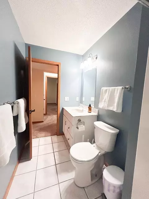 Bath - 3408 Eagan Oaks Ct, Eagan, MN 55123 photo 4 of 4